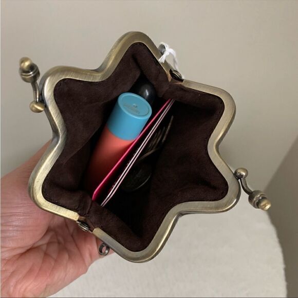 Chic Handsewn Embossed Leather Castle Shaped & Kisslock Coin Purse with Chain - Picture 15 of 15